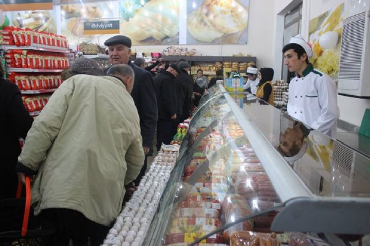 15,6 milyard manatı "yedik-içdik"