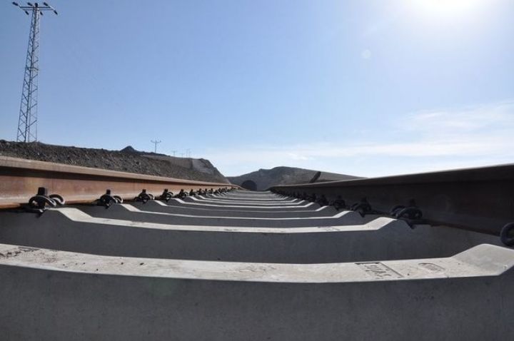 Dəmir yolunda stansiyalar azalacaq, sürət artacaq