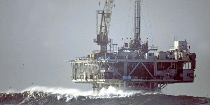 ABŞ-da neft qazma qurğularının sayı 3 aydan sonra azaldı