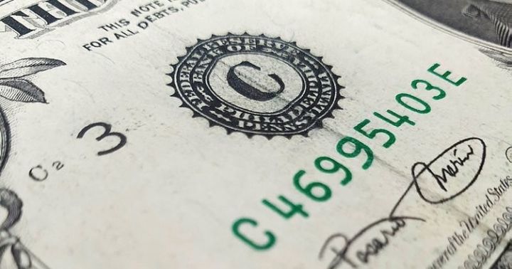 Dolların sabaha olan rəsmi məzənnəsi açıqlandı