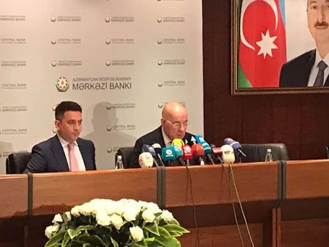 İstefası xəbəri yayılan Elman Rüstəmov: "Öz postumdayam"