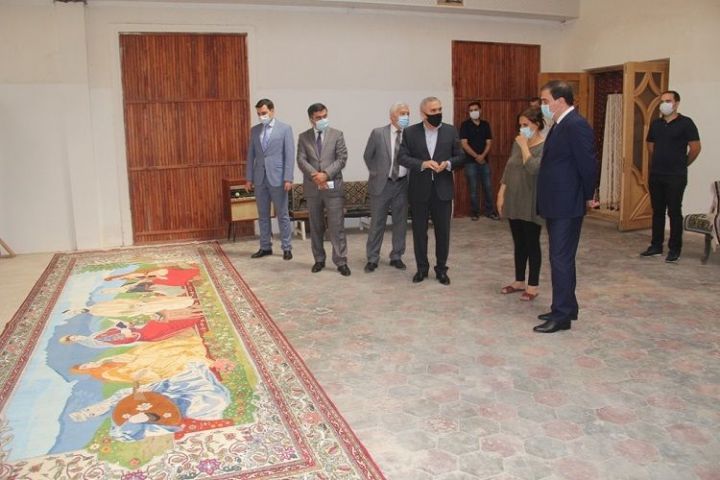 İcra başçısı tekstil müəssisəsində olub, tapşırıqlar verib