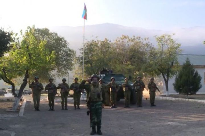 İşğaldan azad edilmiş Ağbənddə Azərbaycan bayrağı qaldırılıb - VİDEO