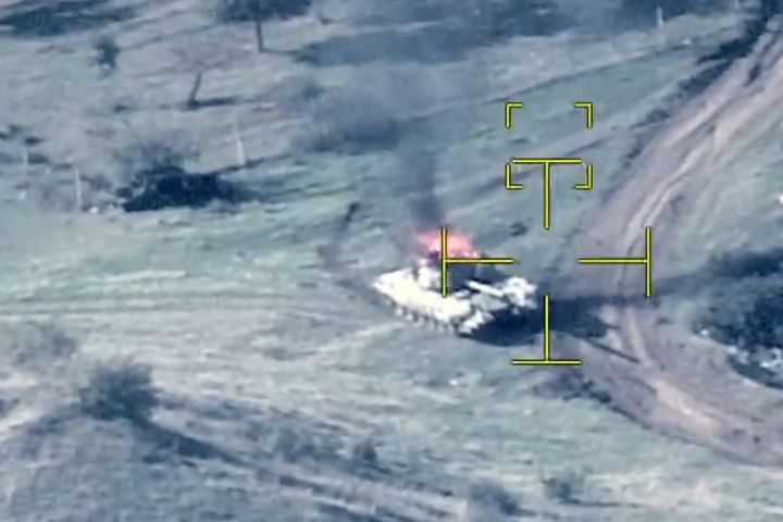 Düşmənin döyüş texnikaları məhv edilib – VİDEO