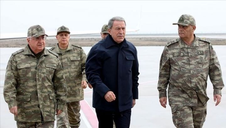 Türkiyənin müdafiə naziri və generallar Suriya sərhəddində