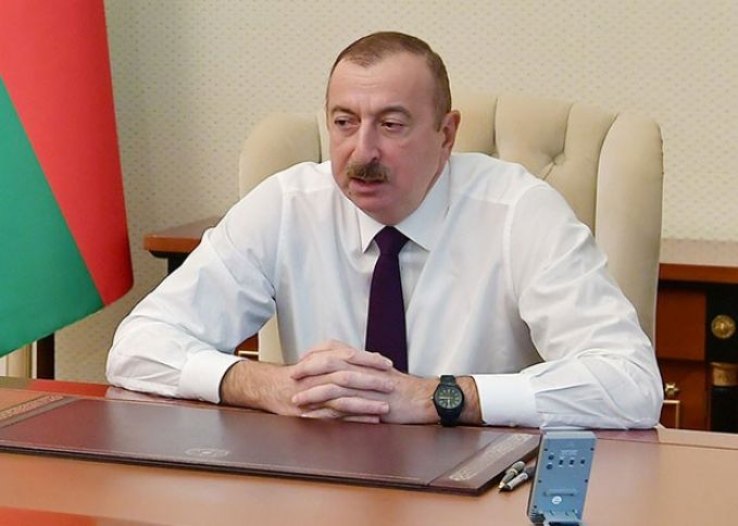 "İcra başçısı cinsdə, ev paltarında iş otağında ola bilər?"