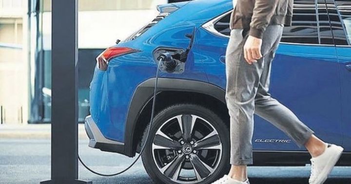 10 nəfərdən 4-ü elektromobil almağı planlaşdırır