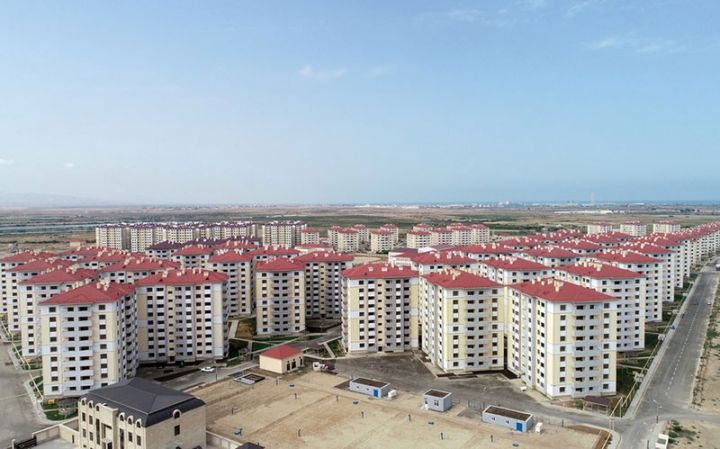 Prezident və birinci xanım mənzillərin və avtomobillərin təqdim olunması mərasimində - YENİLƏNİB