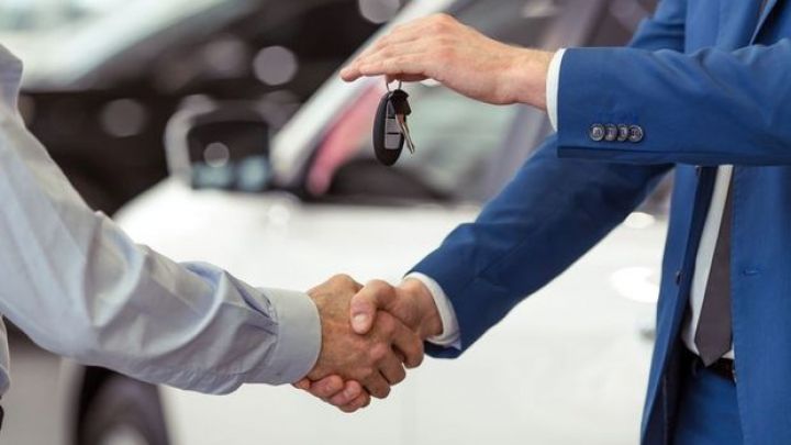 Azərbaycana avtomobil idxalı azalmaqda davam edir