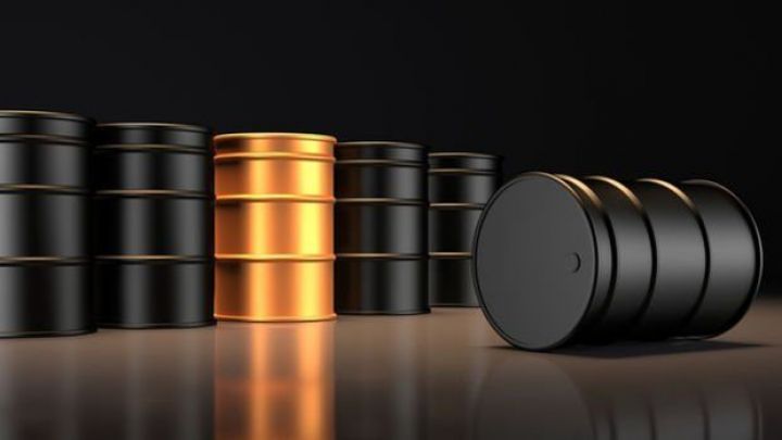 Beynəlxalq Enerji Agentliyi neft təklifinin neft tələbini üstələyəcəyini gözləyir