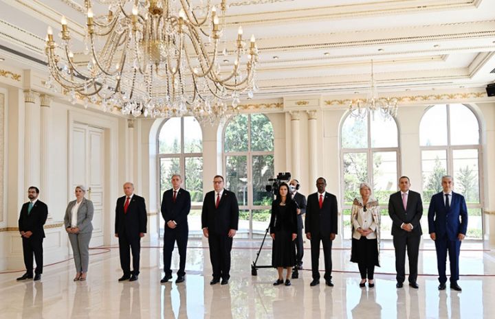 Prezident 10 ölkənin səfirlərinin etimadnamələrini qəbul edib