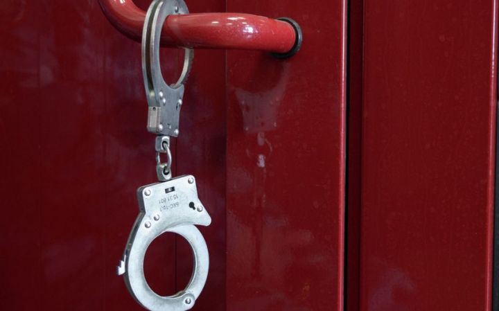 Qazaxıstanda qazın qiymətini bahalaşdıran zavod direktoru saxlanılıb