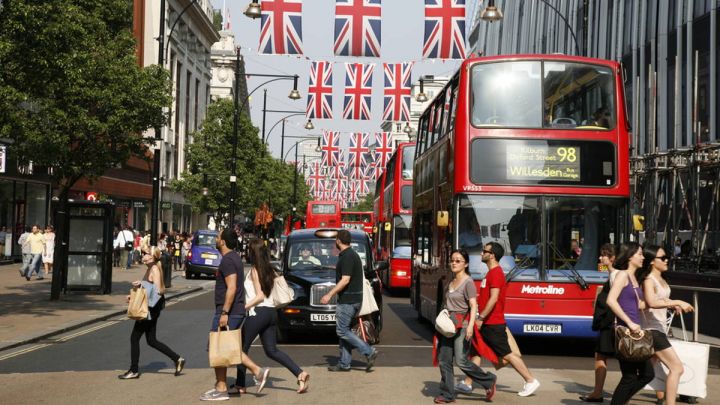 Times: Qiymətlərin artması fonunda Rusiyaya qarşı sanksiyaları dəstəkləyən britaniyalıların sayı azalır