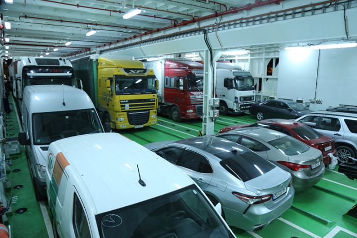 Xəzərin ən böyük gəmi-bərəsi ilk səfərinə çıxıb