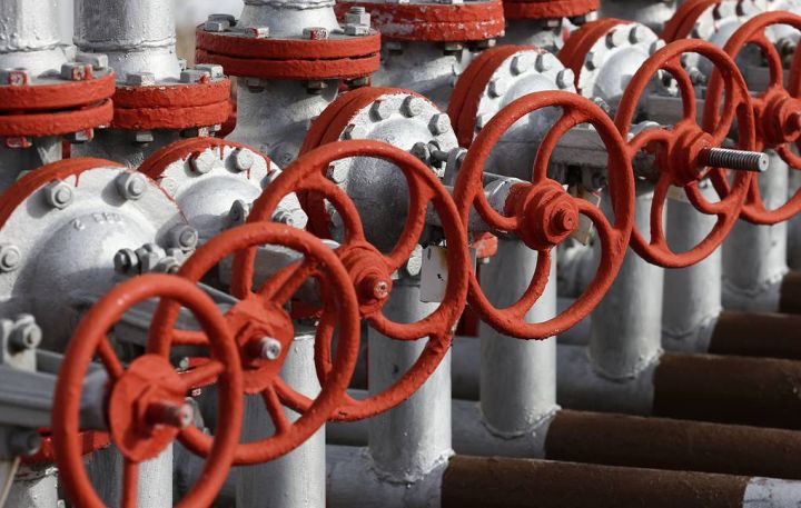 Rusiya neft və qazın qiymətlərinin davamlı olaraq aşağı düşəcəyini gözləyir