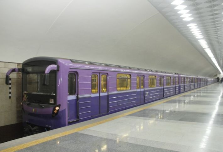 Bakı metrosunda yeddivaqonlu qatarlar