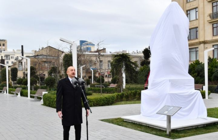 Prezident Bakıda  abidənin açılışında iştirak edib