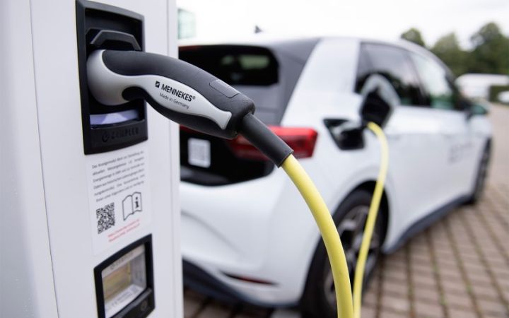 Yaponiya elektrik avtomobilləri istehsal edən şirkətlərə vergiləri azaldacaq