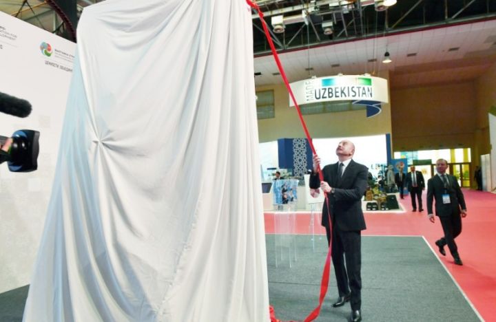 Əliyev sərginin açılışında iştirak etdi