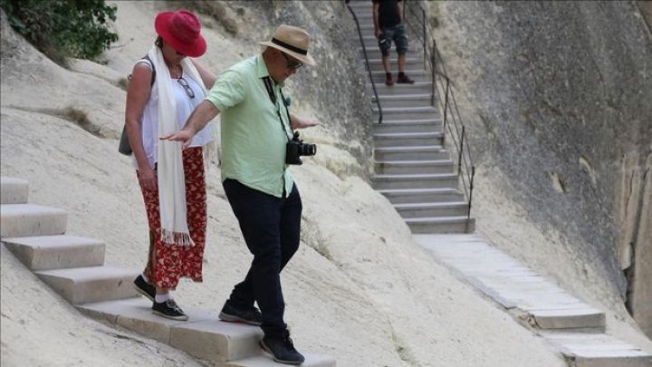 Dünya üzrə turistlərin sayı pandemiyadan əvvəlki dövr ilə müqayisədə 64 faiz bərpa olunub