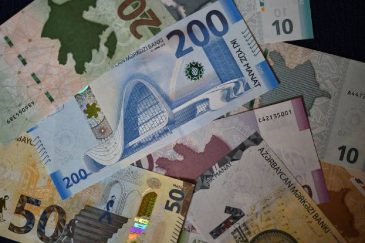 Dövriyyədə olan nağd pul və bank ehtiyatları artıb