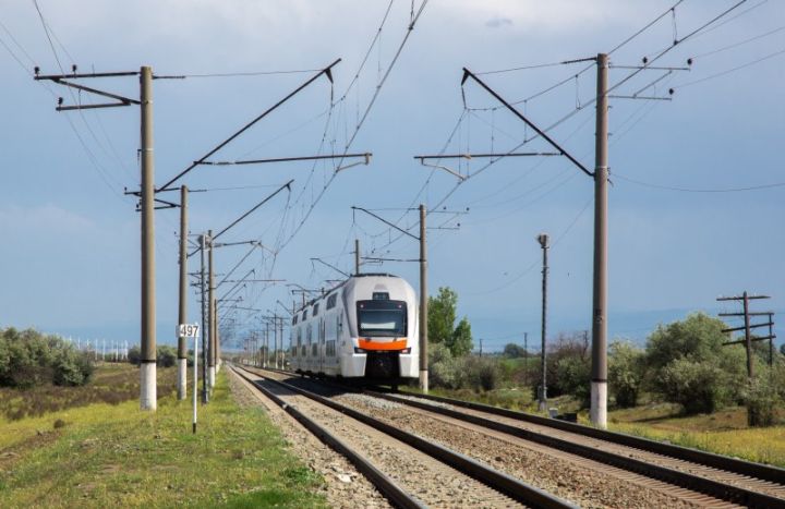 Həftəsonu bölgələrə qatarla səfər etmək istəyənlərin nəzərinə!