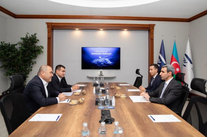 ADY sədri özbəkistanlı həmkarı ilə Orta Dəhlizin inkişafı üzrə birgə fəaliyyət istiqamətlərini müzakirə edib