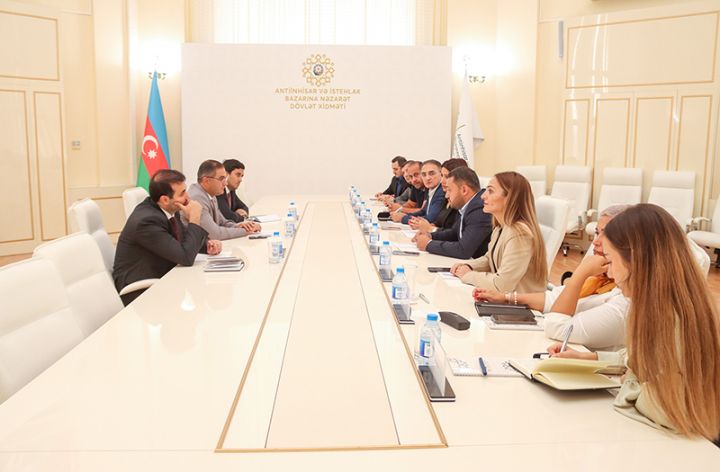 Reklam qanunvericiliyinin pozulması ilə mübarizə üsulları müzakirə edilib