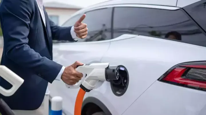 Qlobal elektromobil satışı yanvarda azalıb