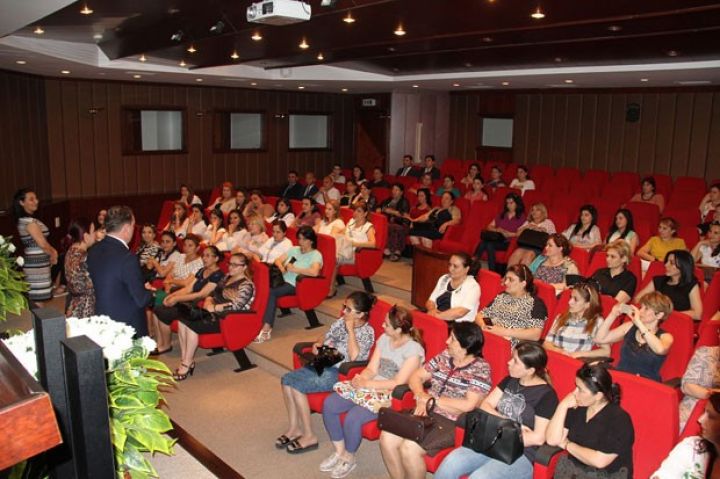 Mərkəzi Bankda müəllimlərə təlim keçirilmişdir