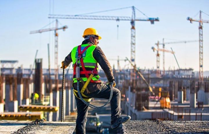 Yeni tikilən binalarda mənzil qiymətləri aşağı düşür
