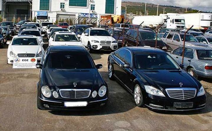 Avtomobil idxalı "yüksək sürətlə" artmaqda davam edir