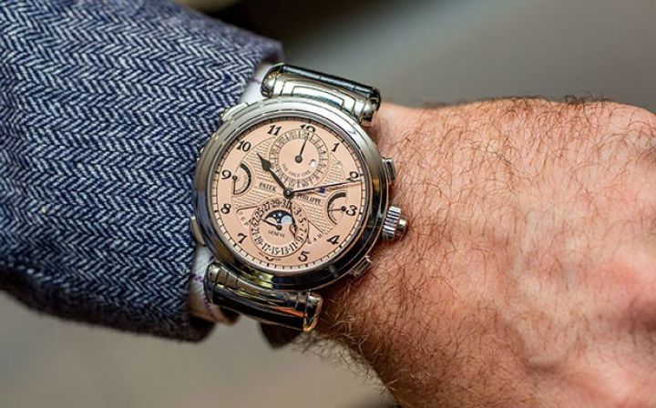 Rekord qiymətə qol saatı satılıb