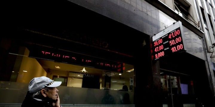 Argentinada dollar alışına yeni məhdudiyyətlər