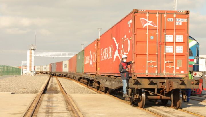 Çindən Gürcüstana gedən ilin ilk blok qatarı Bakıdan yola düşüb