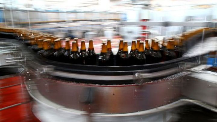 Dünyanın ən böyük pivə şirkəti bəzi markalarını satmaq istəyir