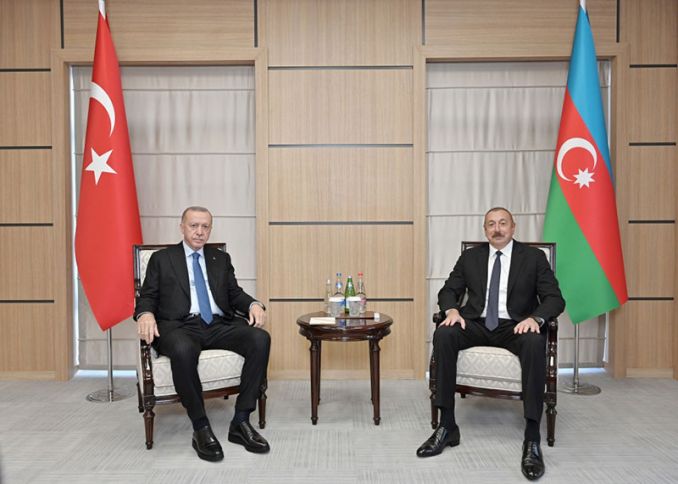 Prezidentlərinin təkbətək görüşü oldu