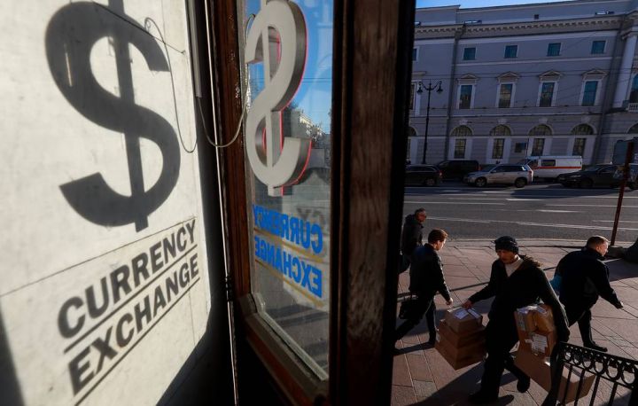 Rusiyada dollar 8%-ə yaxın bahalaşdı