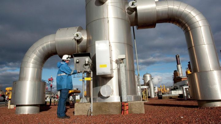 Fransada qaz anbarlarının 88% dolu olduğu bildirilir