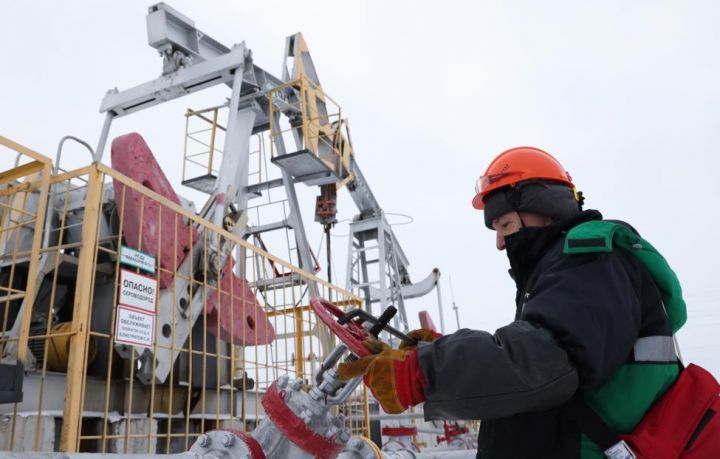 Qlobal bank neft qiyməti proqnozlarını 5 dollar azaldıb