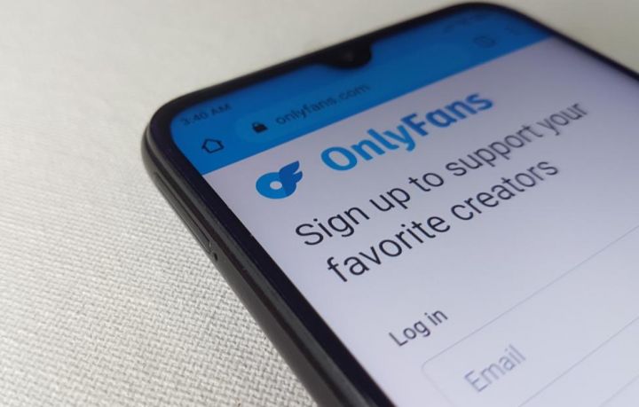 "OnlyFans"ın sahibi iki ildə 500 milyon dollardan çox pul qazanıb