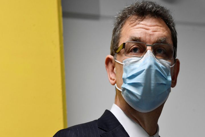 “Pfizer”in rəhbəri təkrar koronavirusa yoluxub