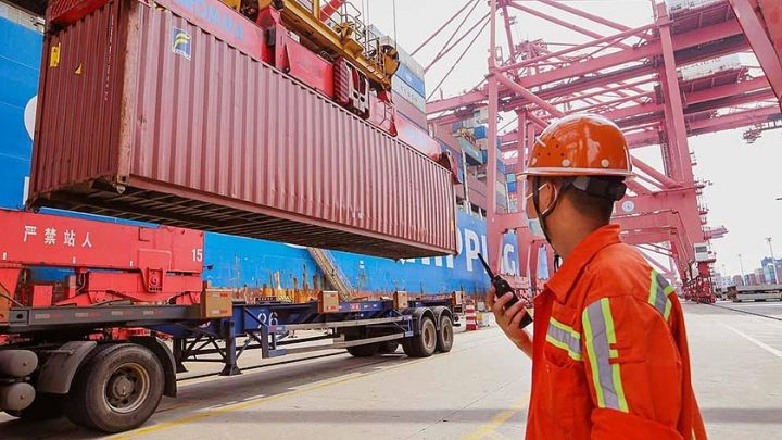 Çinin xarici ticarət həcmi 8,3% azalıb