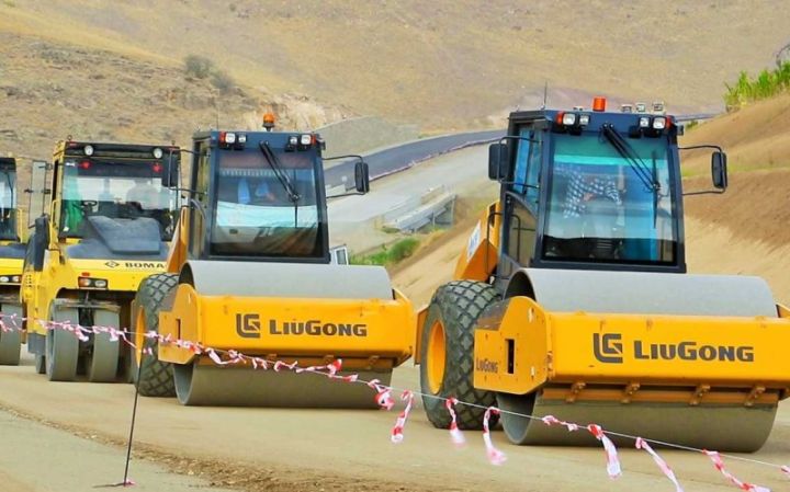 "20 ildə Azərbaycanda 20 min km-ə yaxın avtomobil, 1400 km dəmir yolu tikilib və təmir edilib"