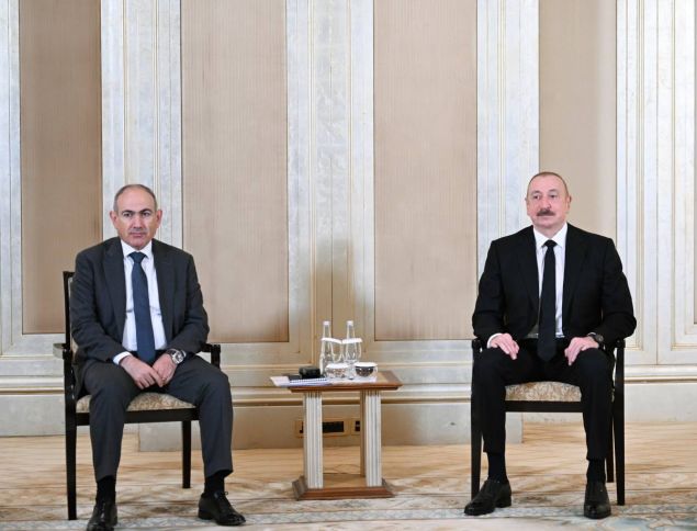 İlham Əliyevin Paşinyan ilə görüşü keçirilir